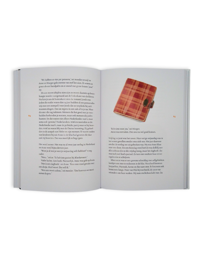 Outside it's War: Anne Frank and her world (2 languages)