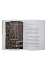 Outside it's War: Anne Frank and her world (2 Sprachen)