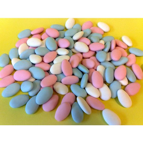 Chocolade Pastilles Wit Roze Blauw 200 Gram Chocolade Pastilles Wit Roze Blauw 200 Gram