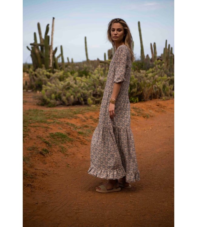 Maxi dress with floral print and ruffles