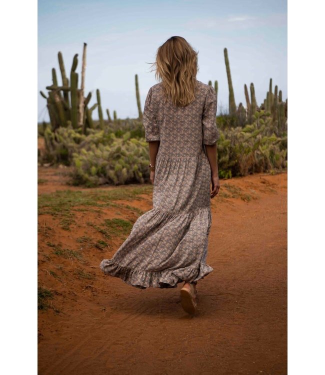 Maxi dress with floral print and ruffles