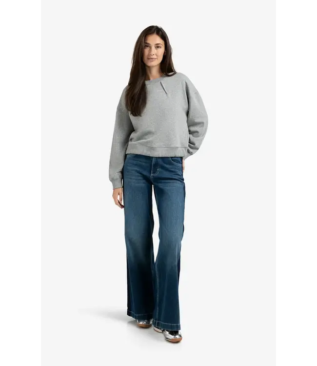 Sweatshirt pleat detail and cord