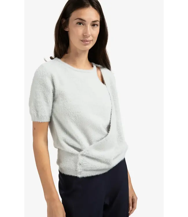 Fluffy knit with overlap