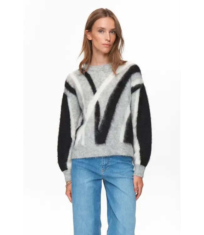 Suri brushed pattern pullover