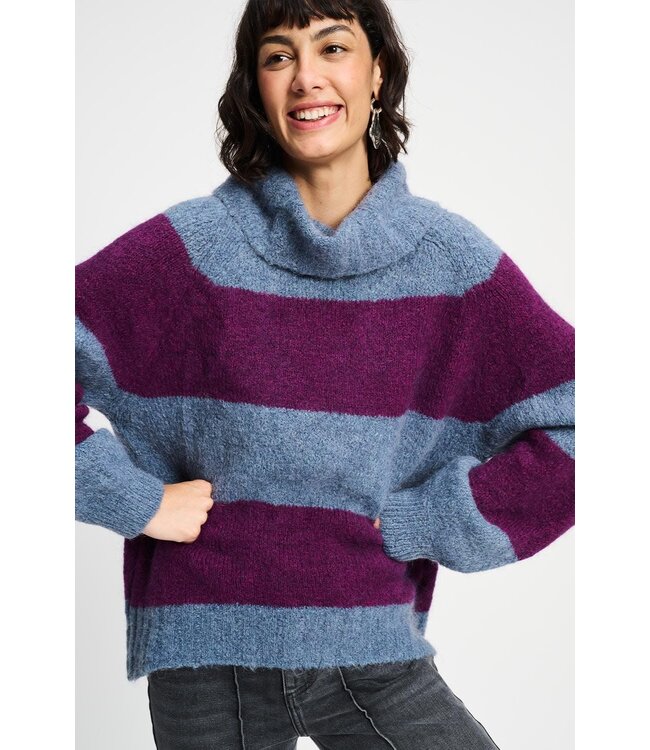 Plum stripes pullover