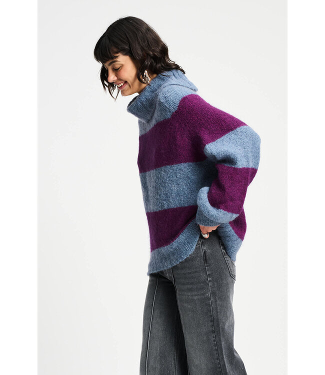 Plum stripes pullover
