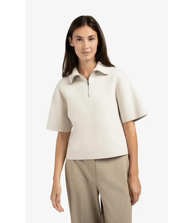 Short sleeve sweater with collar