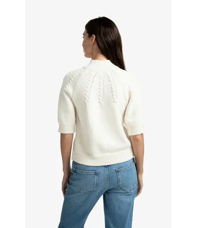 Cable knit with short sleeve
