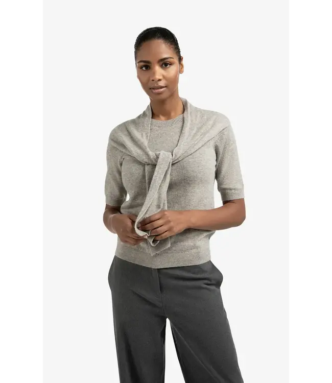 Short sleeve sweater with fake scarf