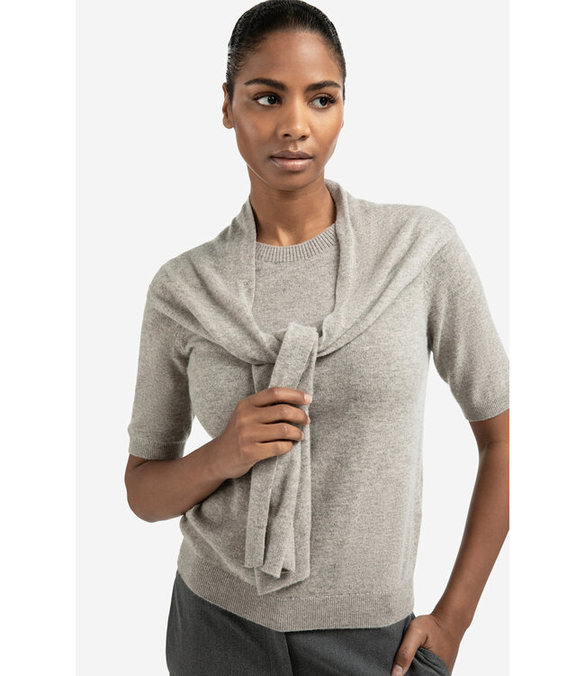 Short sleeve sweater with fake scarf