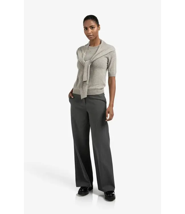 Short sleeve sweater with fake scarf