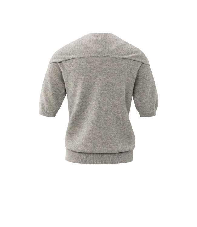 Short sleeve sweater with fake scarf