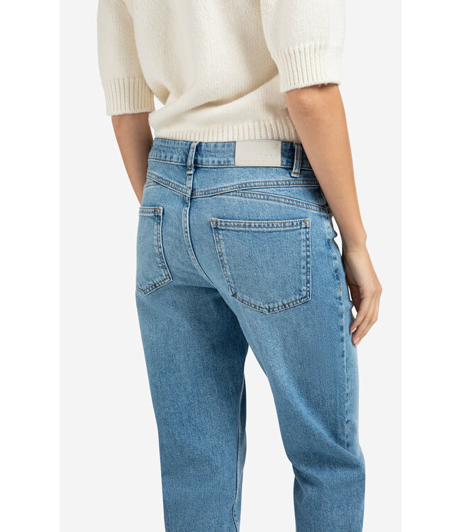 Mid waist boyfriend denim