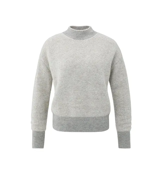 Knitted sweater with contrast trims