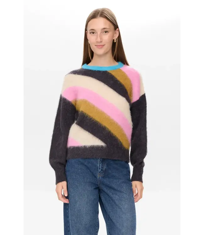 Suri multi stripe pull