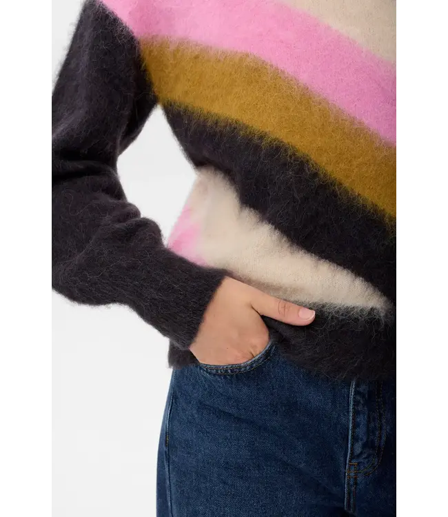 Suri multi stripe pull