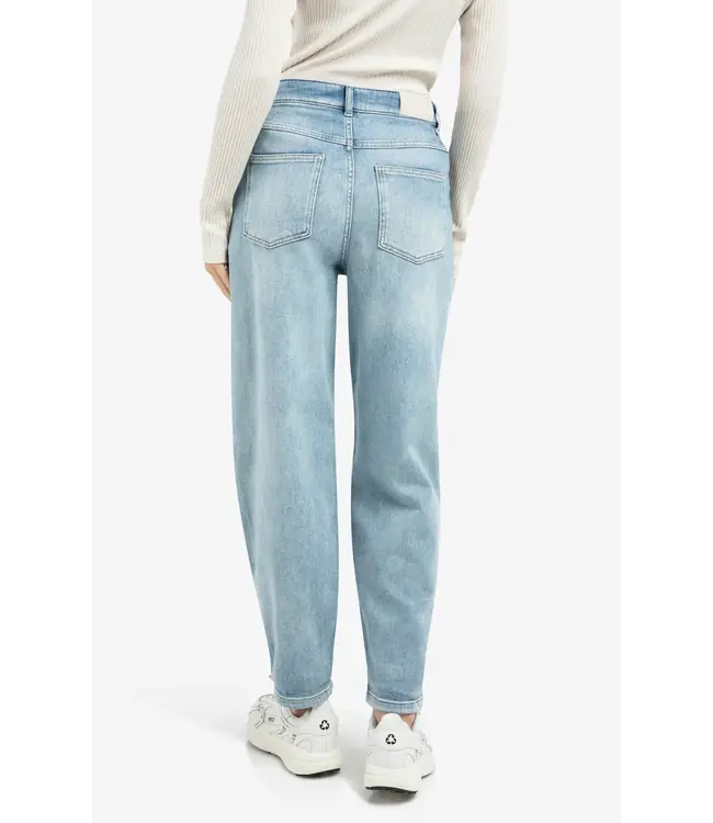 High-waist jeans met losvallende pasvorm en lichte wassing
