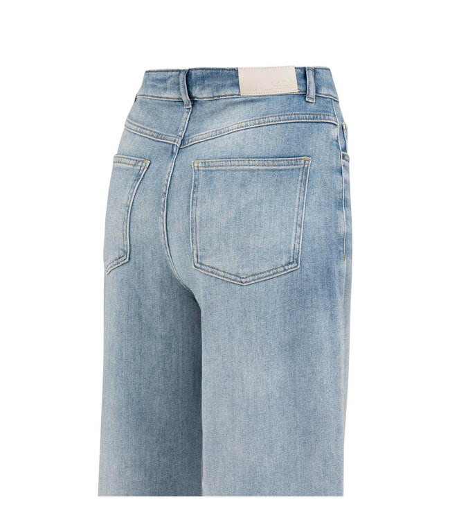 High-waist jeans met losvallende pasvorm en lichte wassing