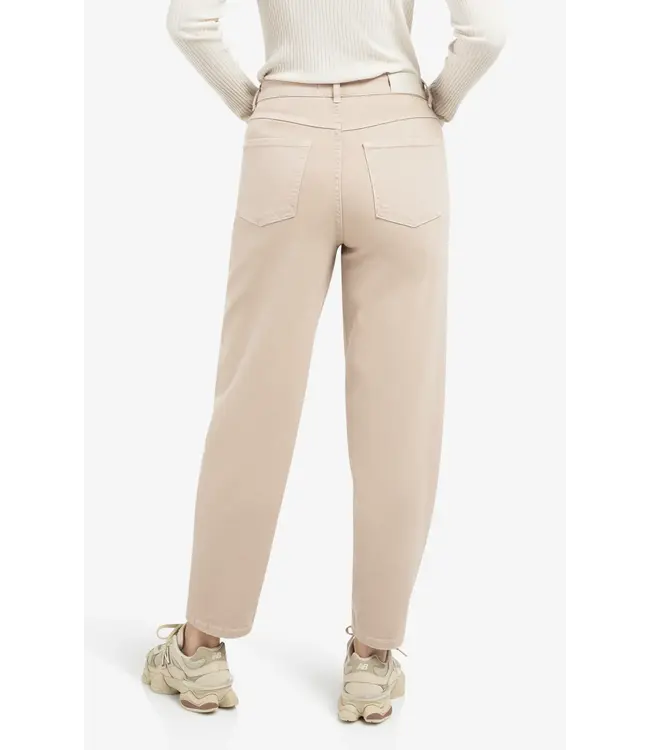 Beige high-waist jeans met losvallende pasvorm
