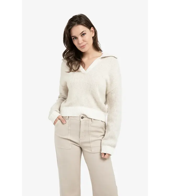 Gebreide trui met contrasterende kraag en boorden