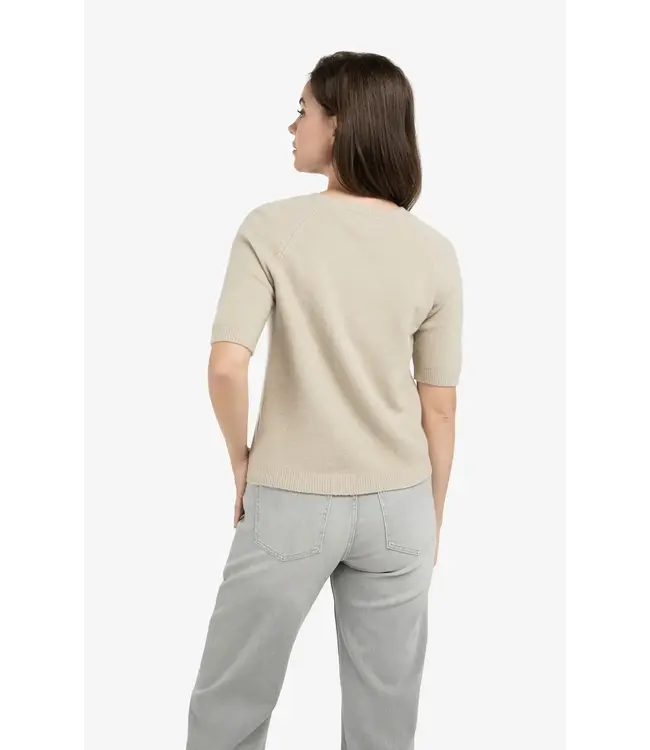 Soft sweater with short sleeve