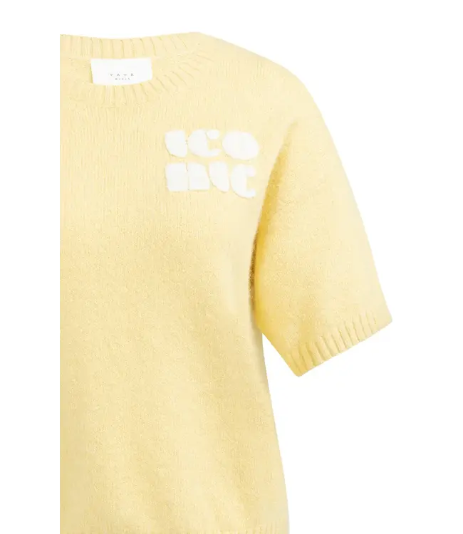 Knitted sweater with artwork