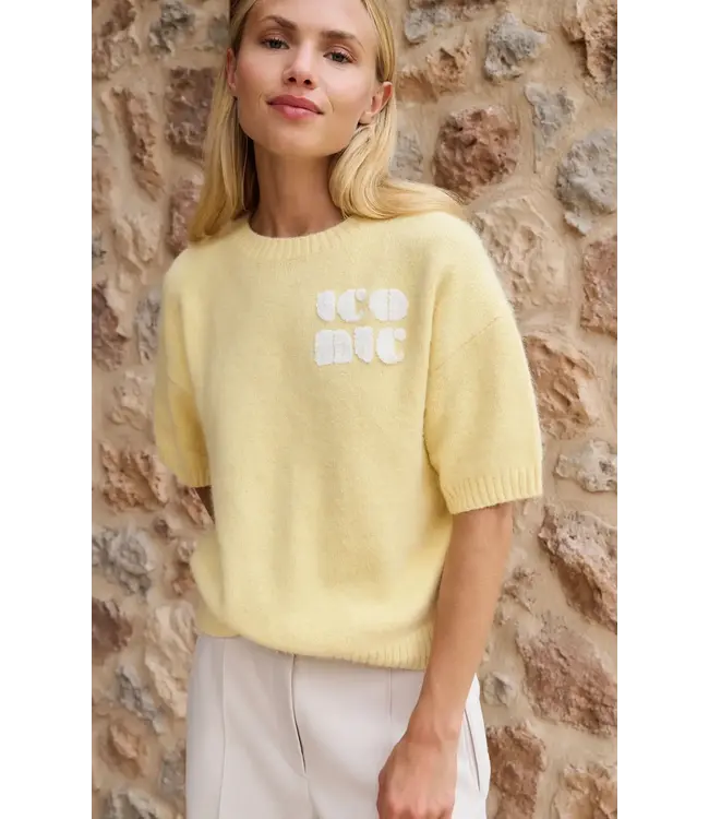 Knitted sweater with artwork