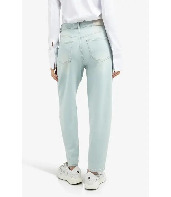 Barrel jeans in washed denim