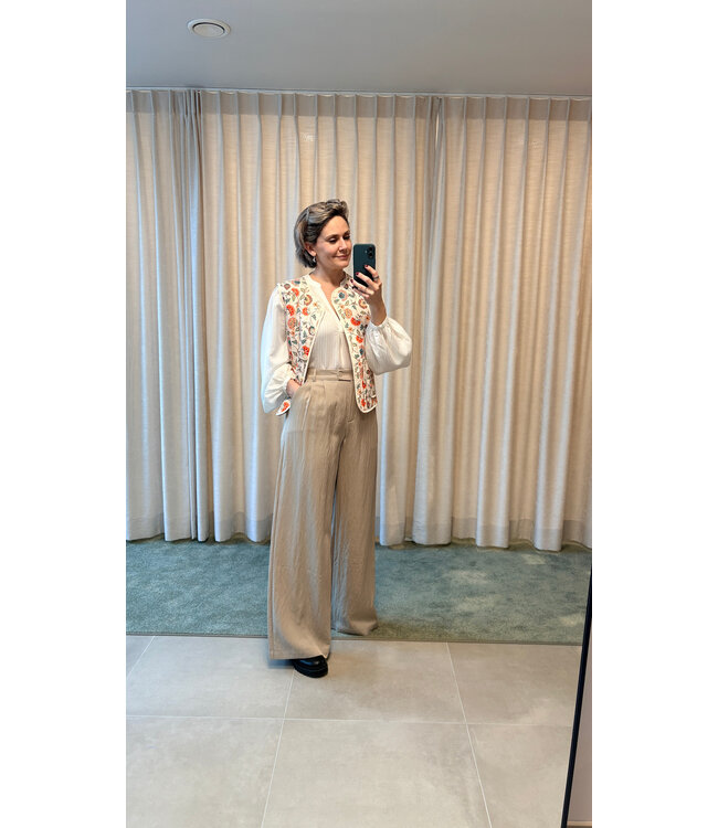 Sleeveless quilted jacket