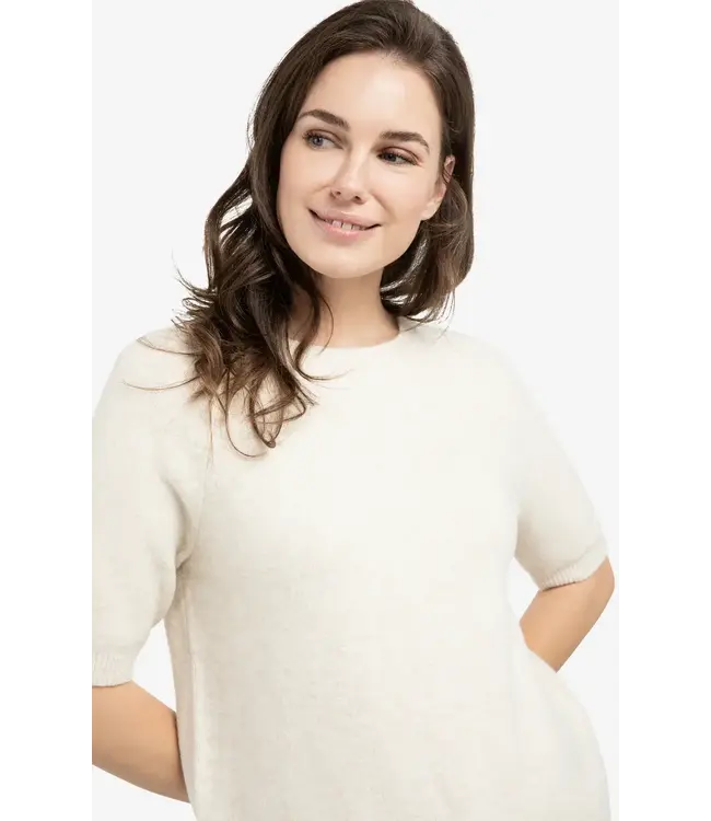 Soft sweater with short sleeve