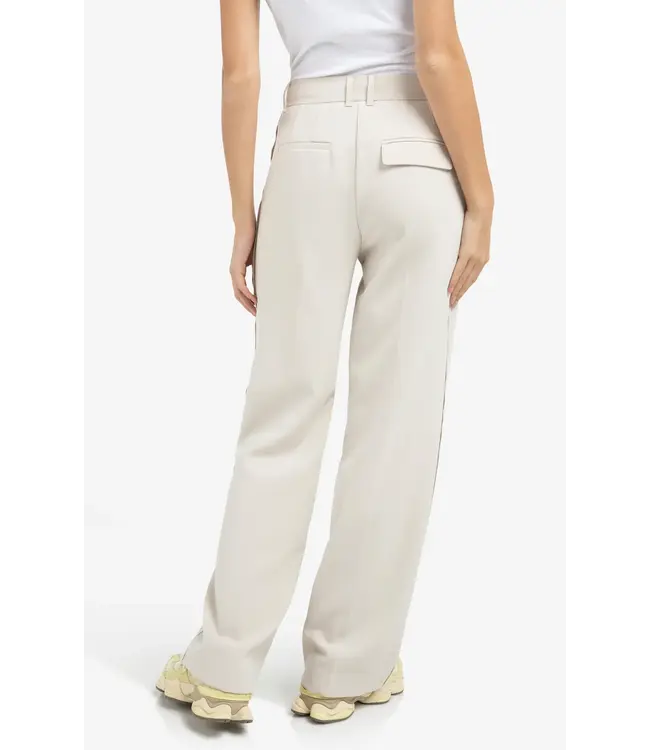 Trousers with stitched details