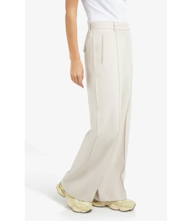 Trousers with stitched details