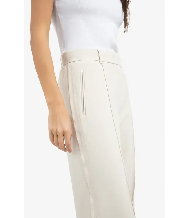 Trousers with stitched details