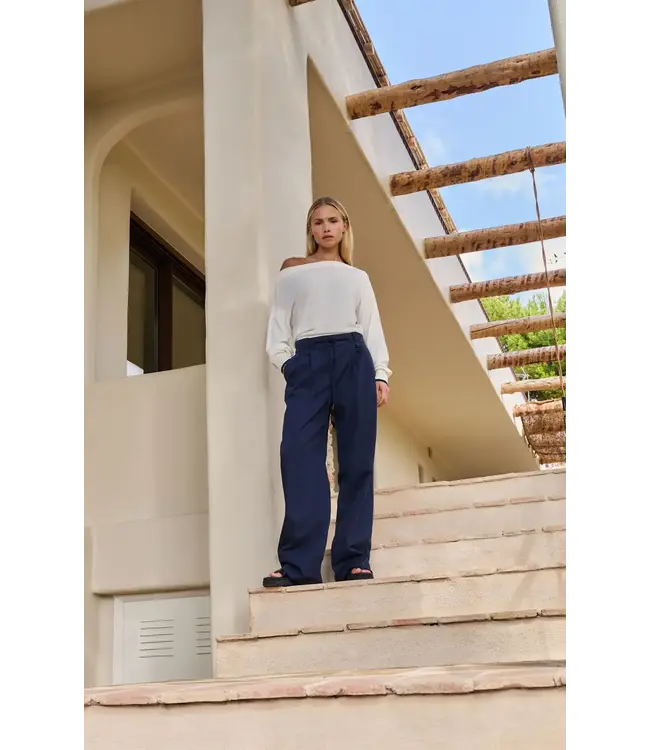 Broek met plooien, wijde pijpen en strikkoord in de taille