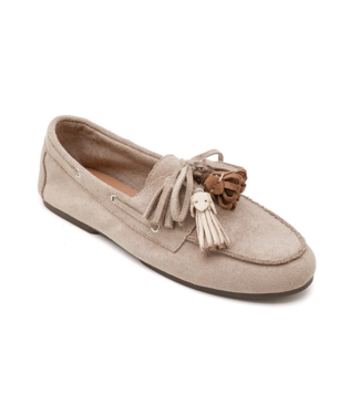 Loafers with fringes