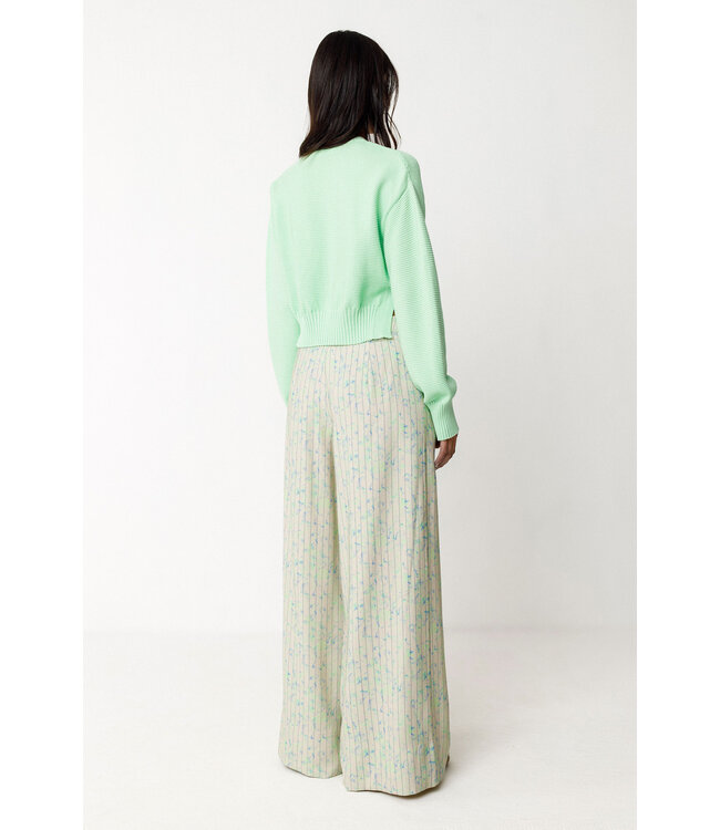 Nia gots trousers