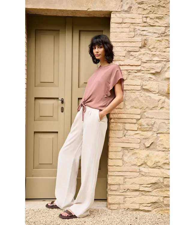 Flowy knotted top
