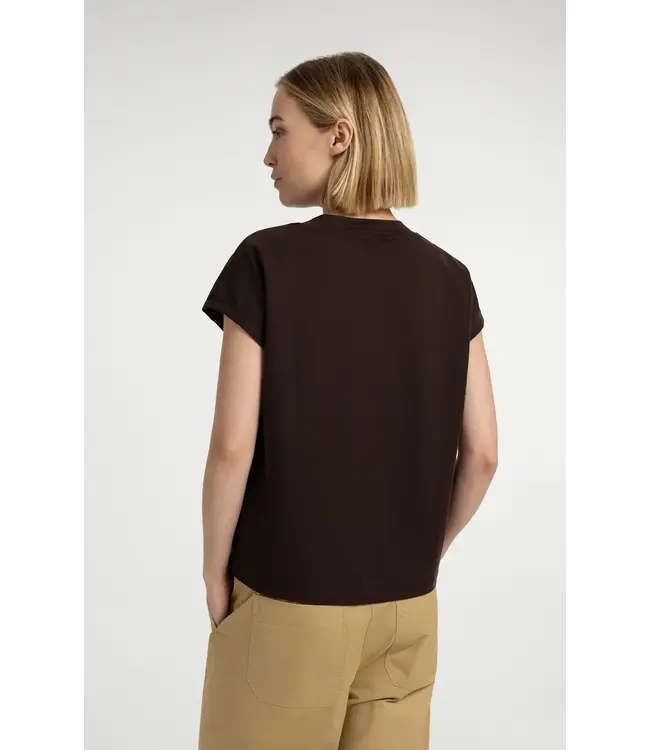 Sleeveless crew neck top