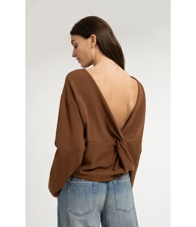 Sweatshirt knotted back