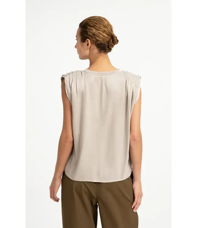 Mouwloze top in satijnlook