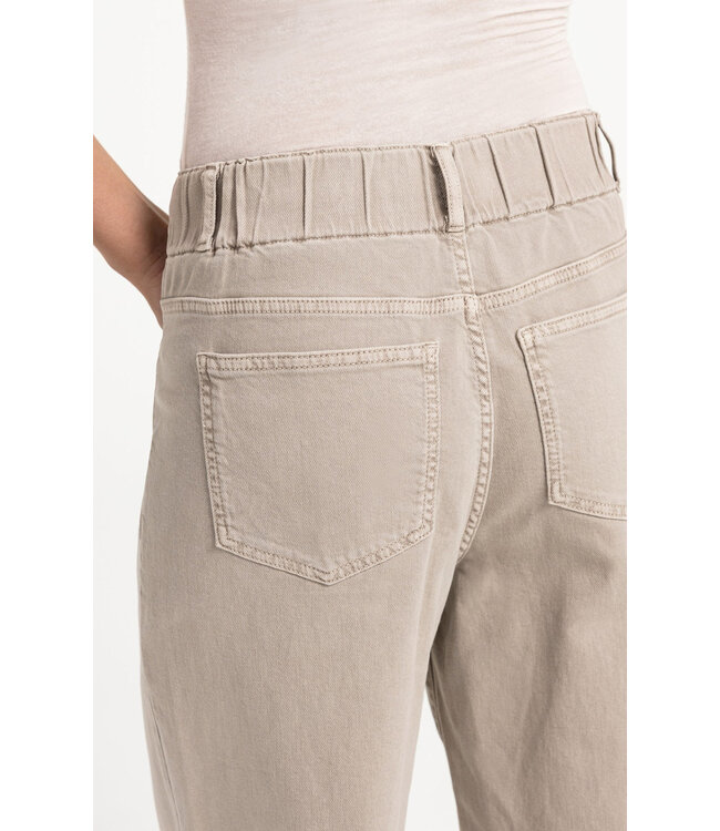 Losvallende jeans met elastische tailleband
