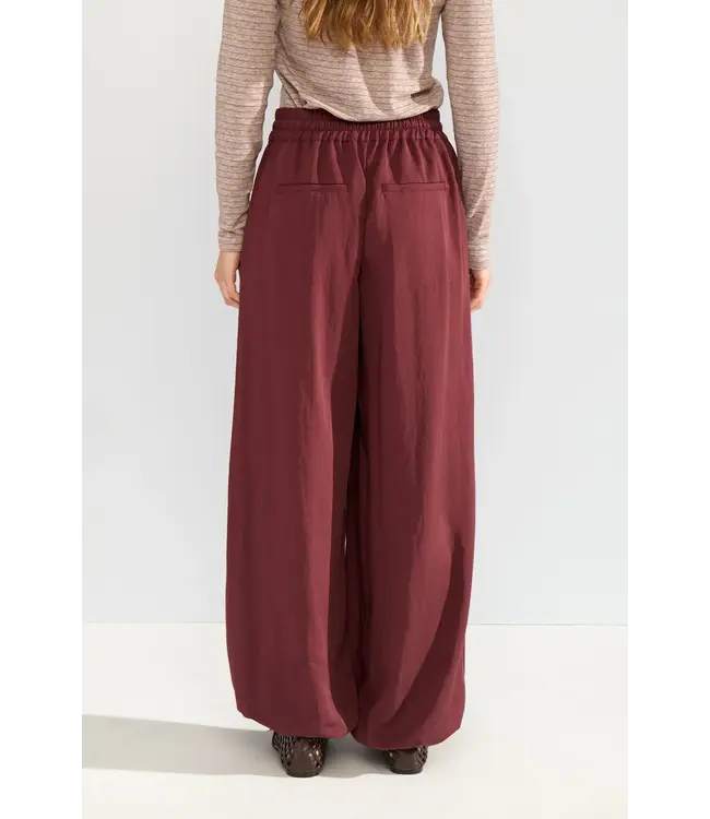 Svala parachute pants