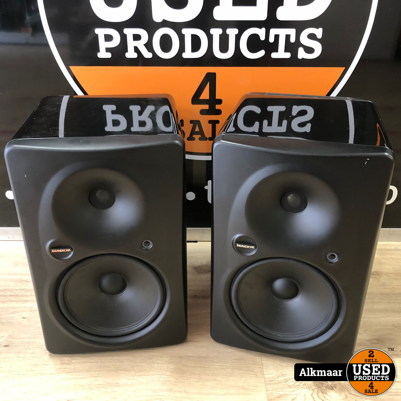 mackie studio monitors