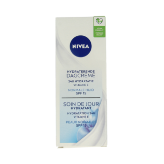 Nivea Essentials hydrating day cream norm/comb SPF15 50 Millilitres