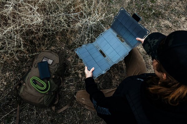 Dark Energy Spectre 18W Foldable Solar Panel