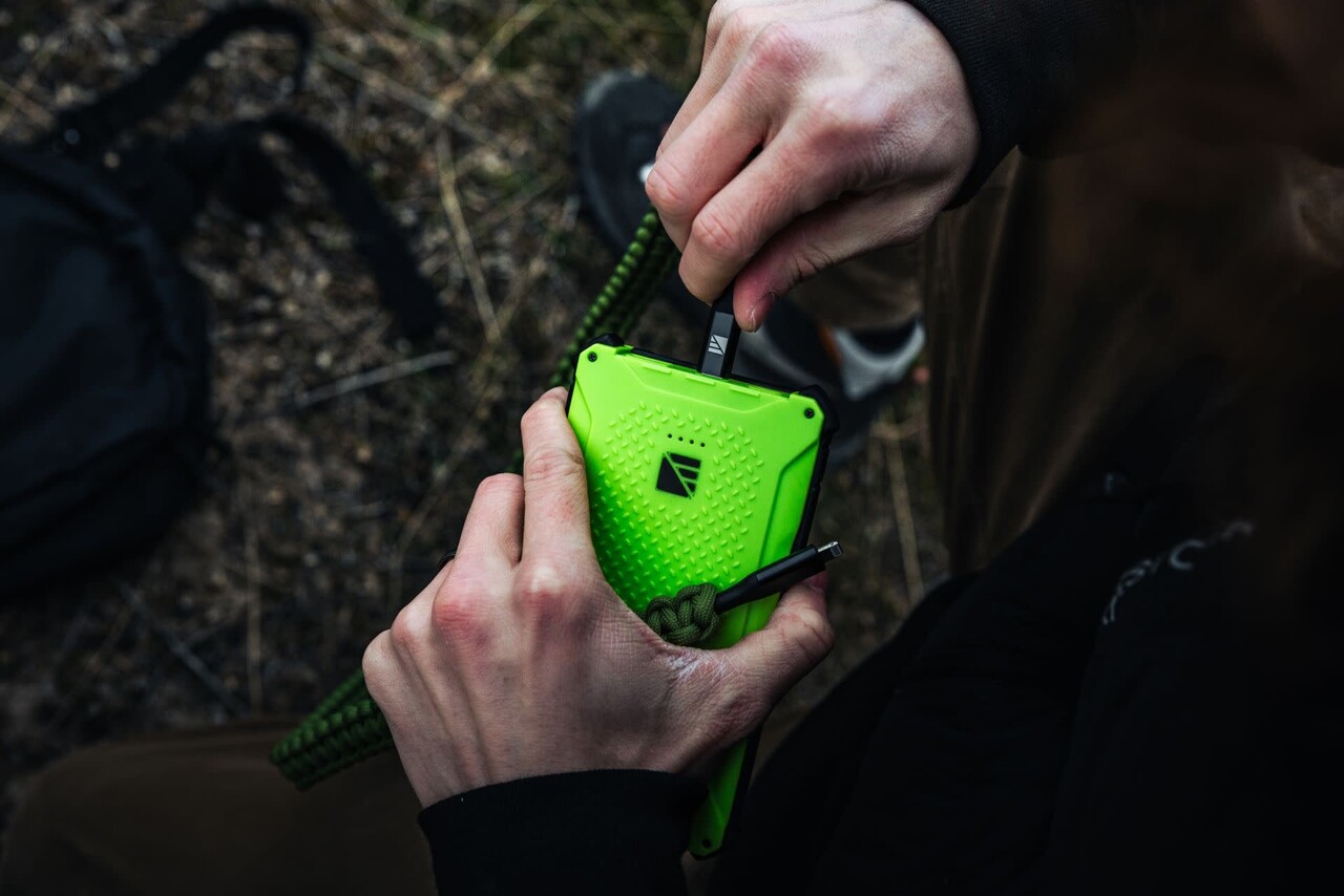 Dark Energy  Poseidon Pro powerbank 10.200 mAh (waterdicht IP68) Green