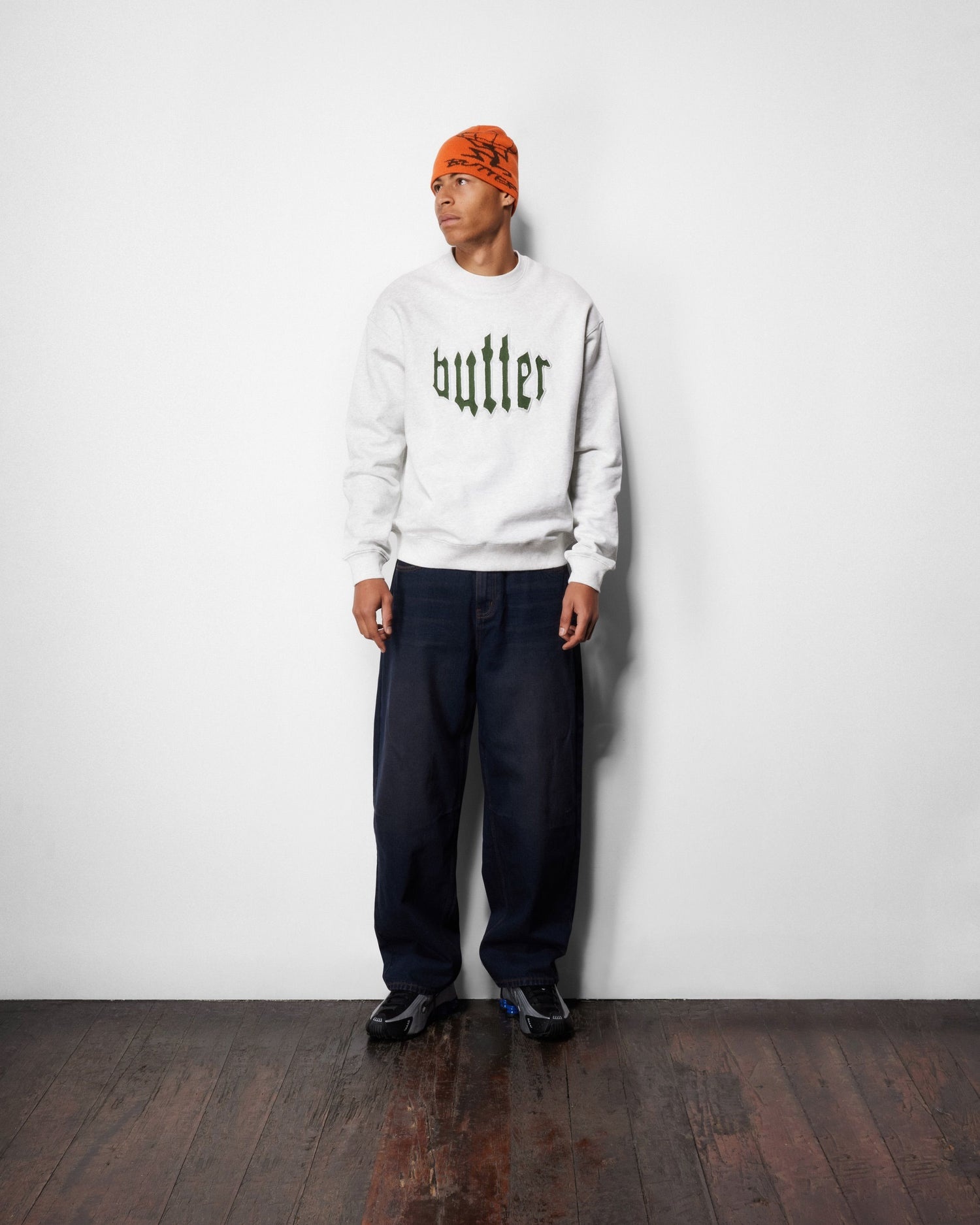 Butter Cut Out Applique Crewneck - Ash