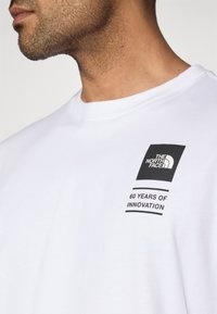 The North Face M' Celebration Relaxed T-Shirt - TNF White