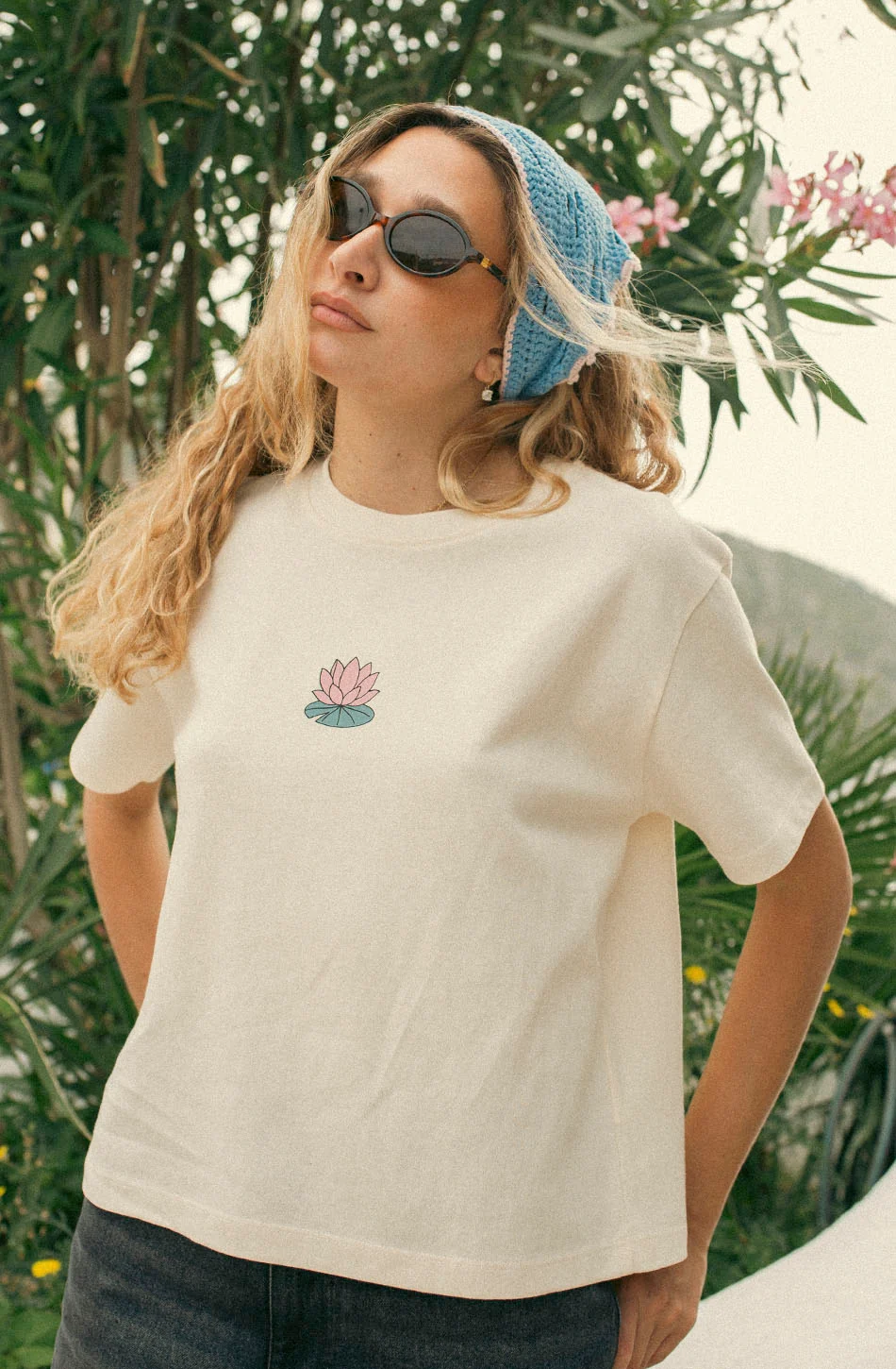 Kaotiko Flowers Delivery Organic T-shirt - Tobacco