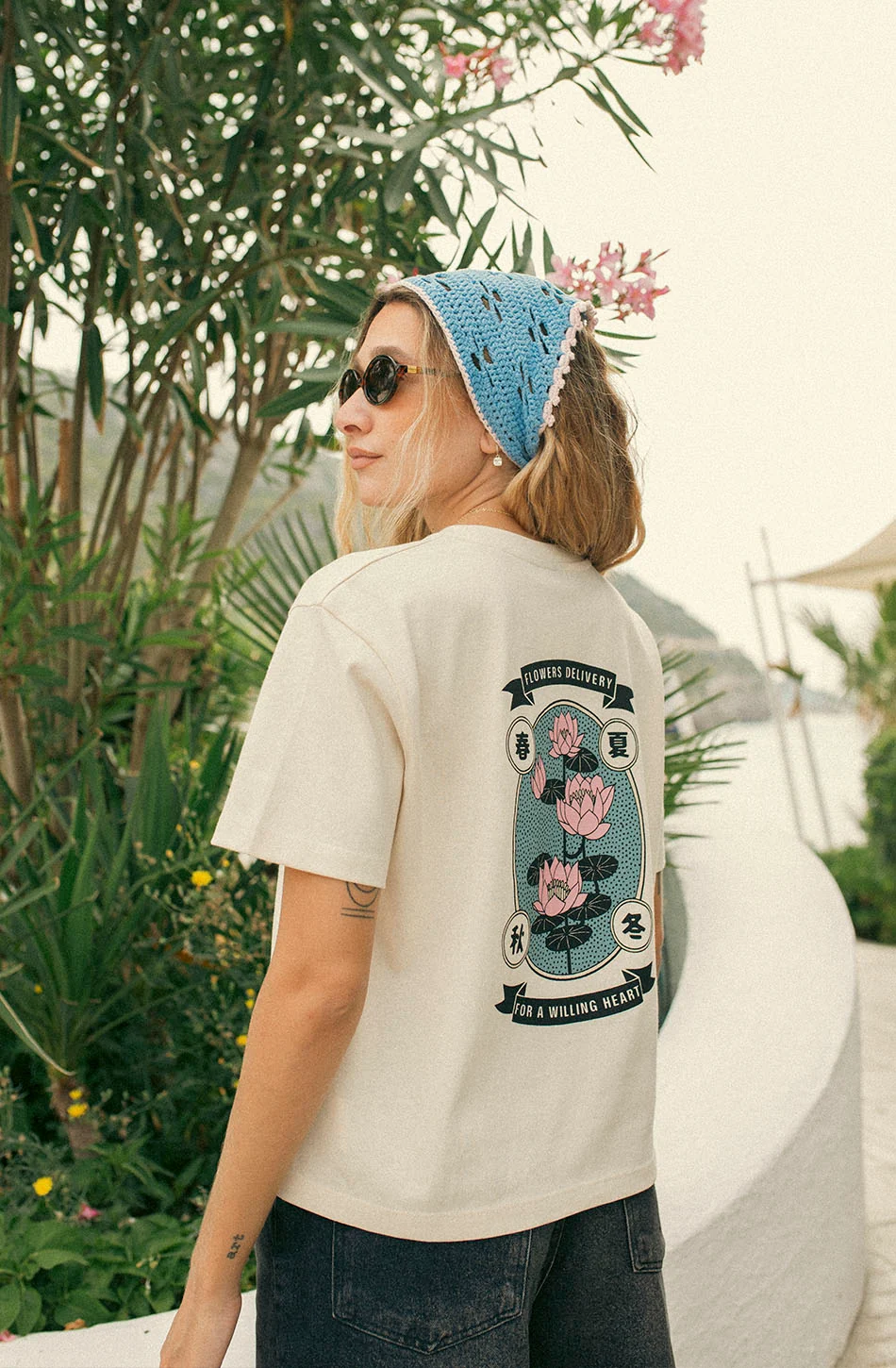 Kaotiko Flowers Delivery Organic T-shirt - Tobacco